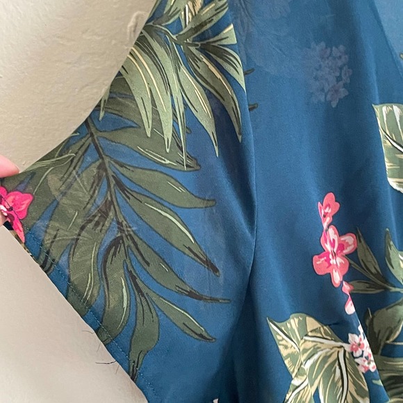 Torrid Size 1 Tropical Teal Hi Lox Blouse - Picture 8 of 12